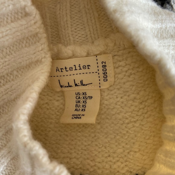 Like new! Oatmeal color Nicole Miller super soft fair isle mock neck sweater - Picture 3 of 5